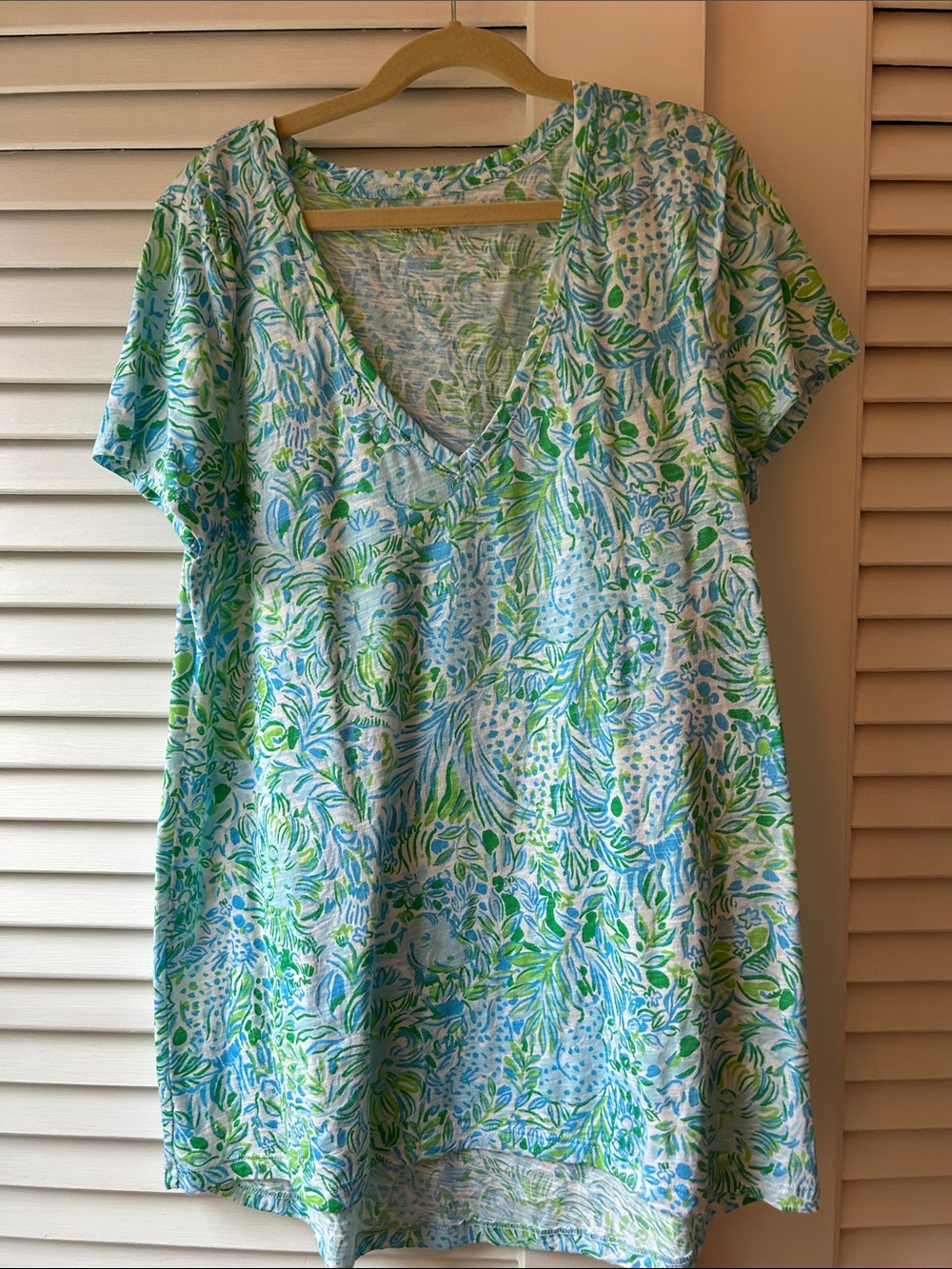 Lilly Pulitzer V-Neck Tee Short Sleeve Floral Print Women's Top - Blue & Green